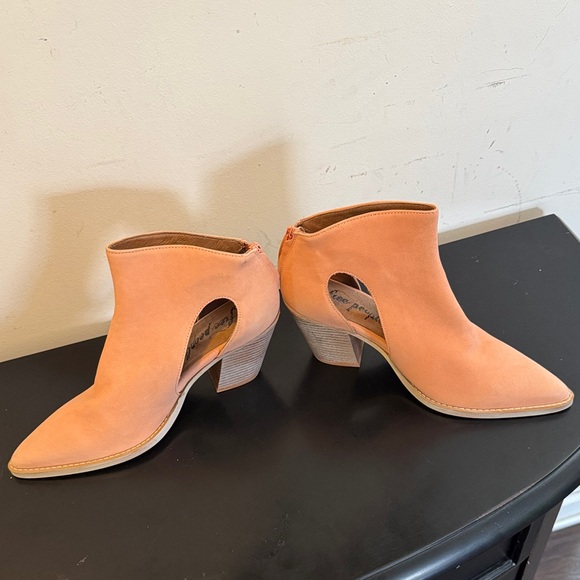 LIKE NEW Free People Coral Ankle Booties. Leather Cutout Pointed-Toe - Picture 5 of 11